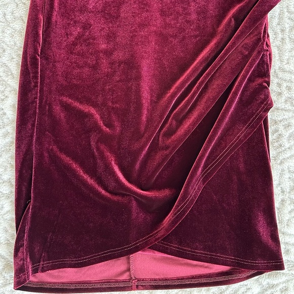 ✨NWT✨Anything For You Burgundy Velvet Bodycon Dress Lulus size Medium - Picture 7 of 14